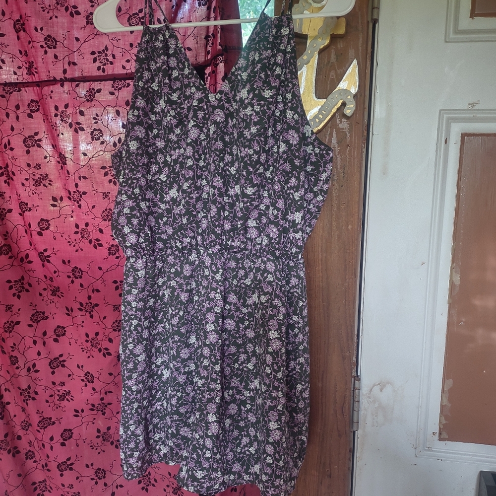 Woman's Miami XL sleeveless floral Romper